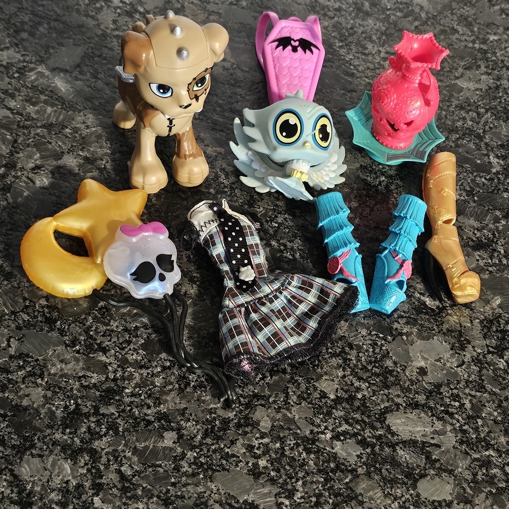 Monster‎ High Lot Dress Shoes Backbag Balloons Creeper Pet Frankiestein Clawdeen